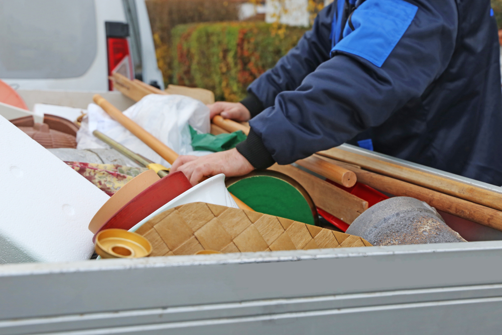 Household,Clearance,,The,Household,Contents,Are,Placed,In,A,Trailer